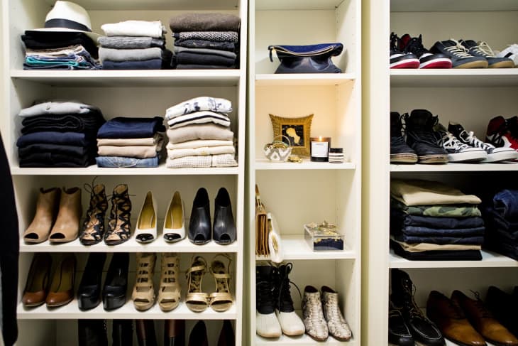 Storing clothes on bookshelf online